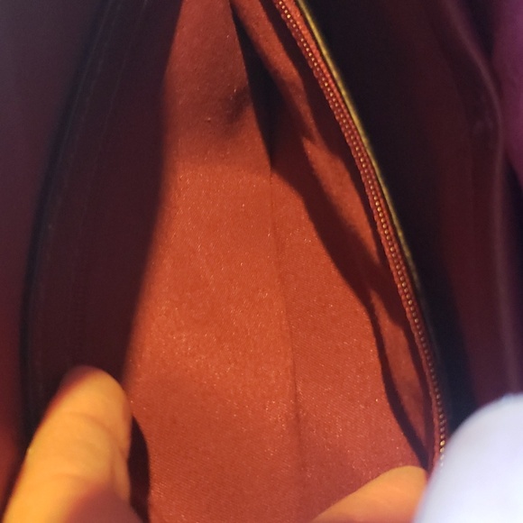 Handbag Republic Classic Burgundy Convertible Satchel with Gemstone Bee Charm - Picture 14 of 15